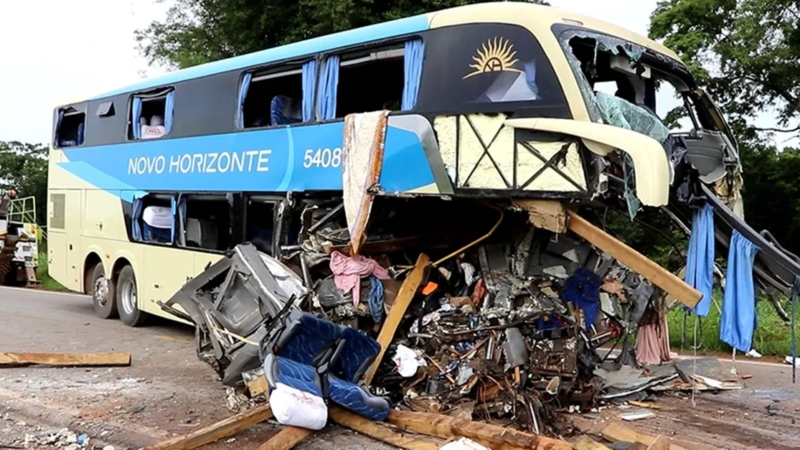 SEXTA de LUT0: Grave acidente de ônibus deixa mais de 20 alunos mortos, eles t… Ver mais