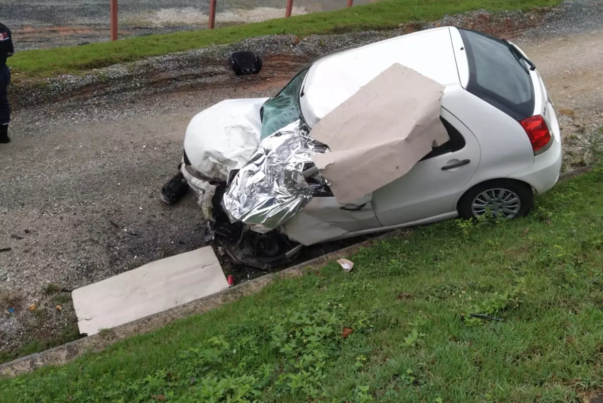 A dor é grande nada sobrou: Jovem grávida de 7 meses morre em acidente após carro partir ao meio, ela t… Ver mais