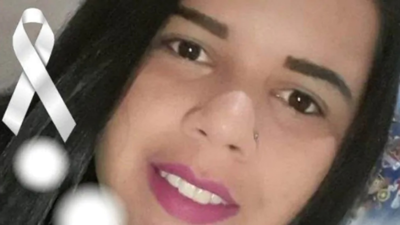 Tristeza e dor: Ela estava fazendo as unhas e de repente morreu após por… Ver mais