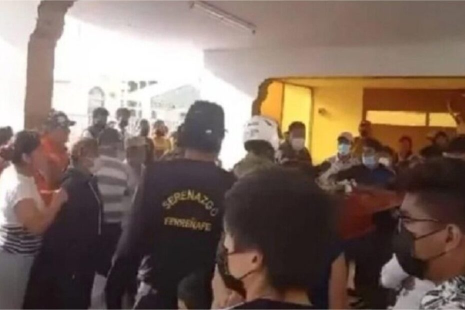 Cadáv3r acena para amigos e familiares pelo vidro do caixão no momento do enterr0; Assista ao vídeo que….ver mais