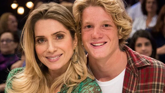 Protagonista na novela das 18h, filho de Letícia Spiller e Marcelo Novaes se assume…Ver Mais