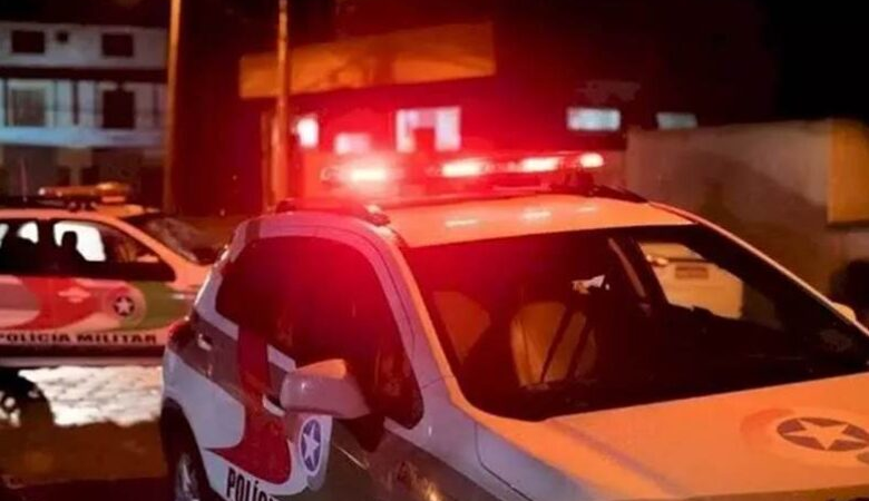 Pai e filho são encontrados M0RT0S trancados dentro de banheiro após fazer s… Ver mais