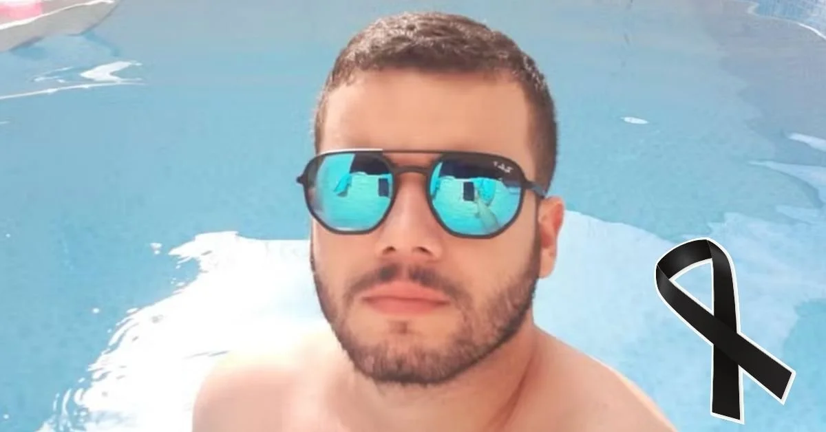 Jovem de 28 anos é achad0 sem v!da às margens…..Ver mais