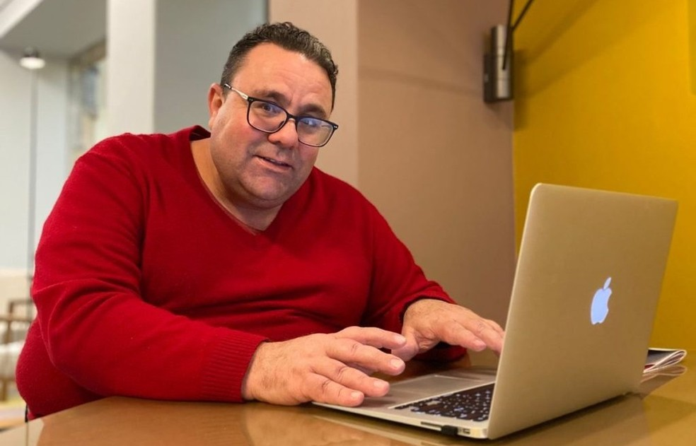 Jornalista é achado morto com mãos amarradas e sinais de estrang…Veja mais