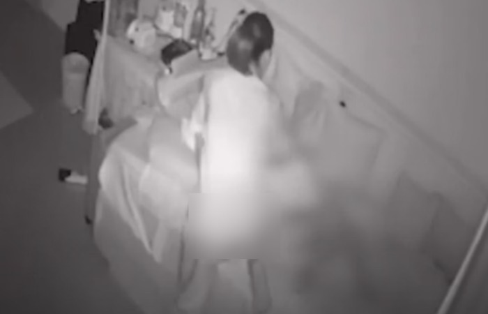 Técnica de enfermagem é flagrada espancando criança de 10 anos ate a M…Veja mais