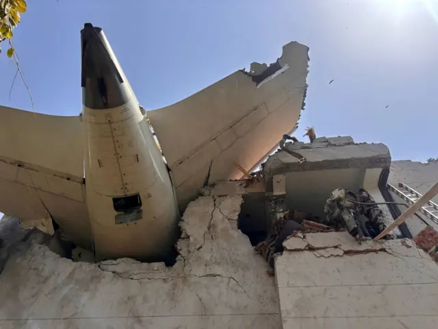 Último Pedido do Piloto Antes do Avião Cair na Índia Assustou a Todos: ‘Chamou Sua…Ver mais